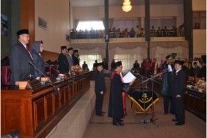 Prosesi pelantikan ketua DPRD Kuningan